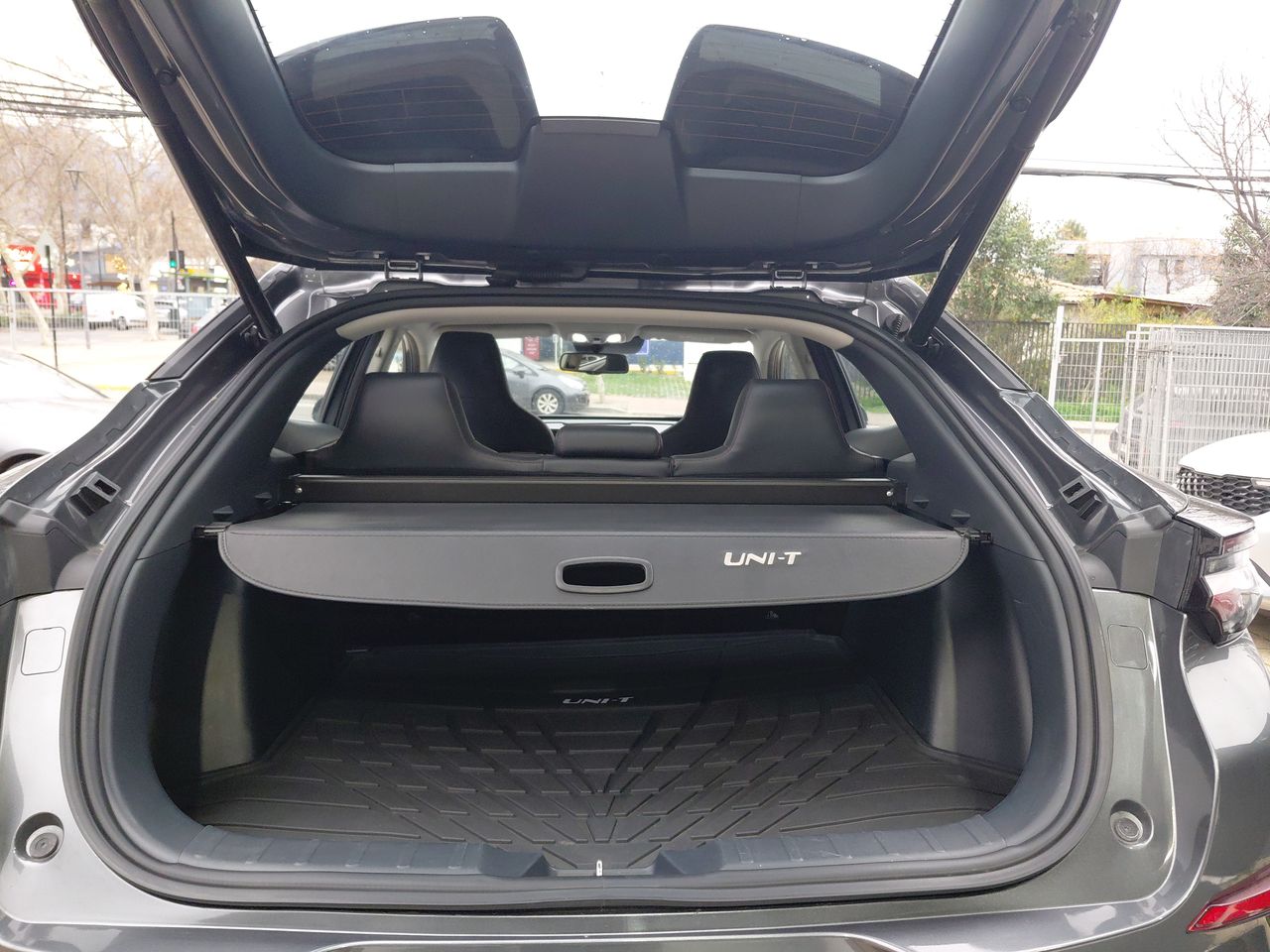 Changan Uni-T — foto 15 de 28