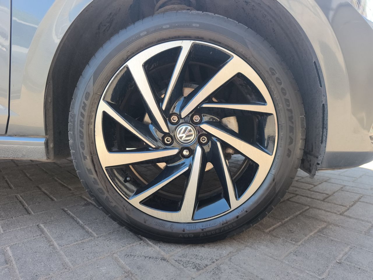 VOLKSWAGEN - 15