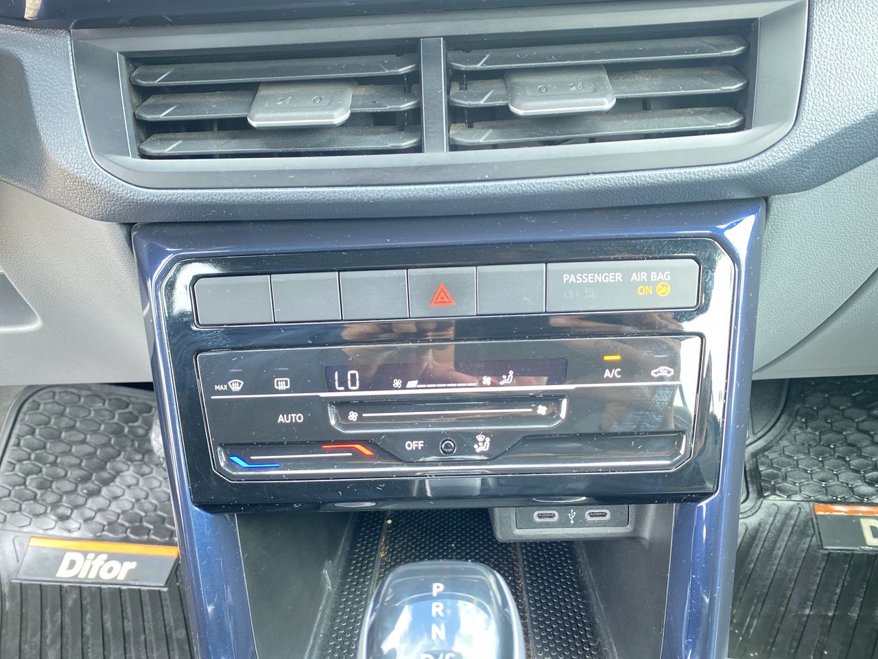 VOLKSWAGEN - 29
