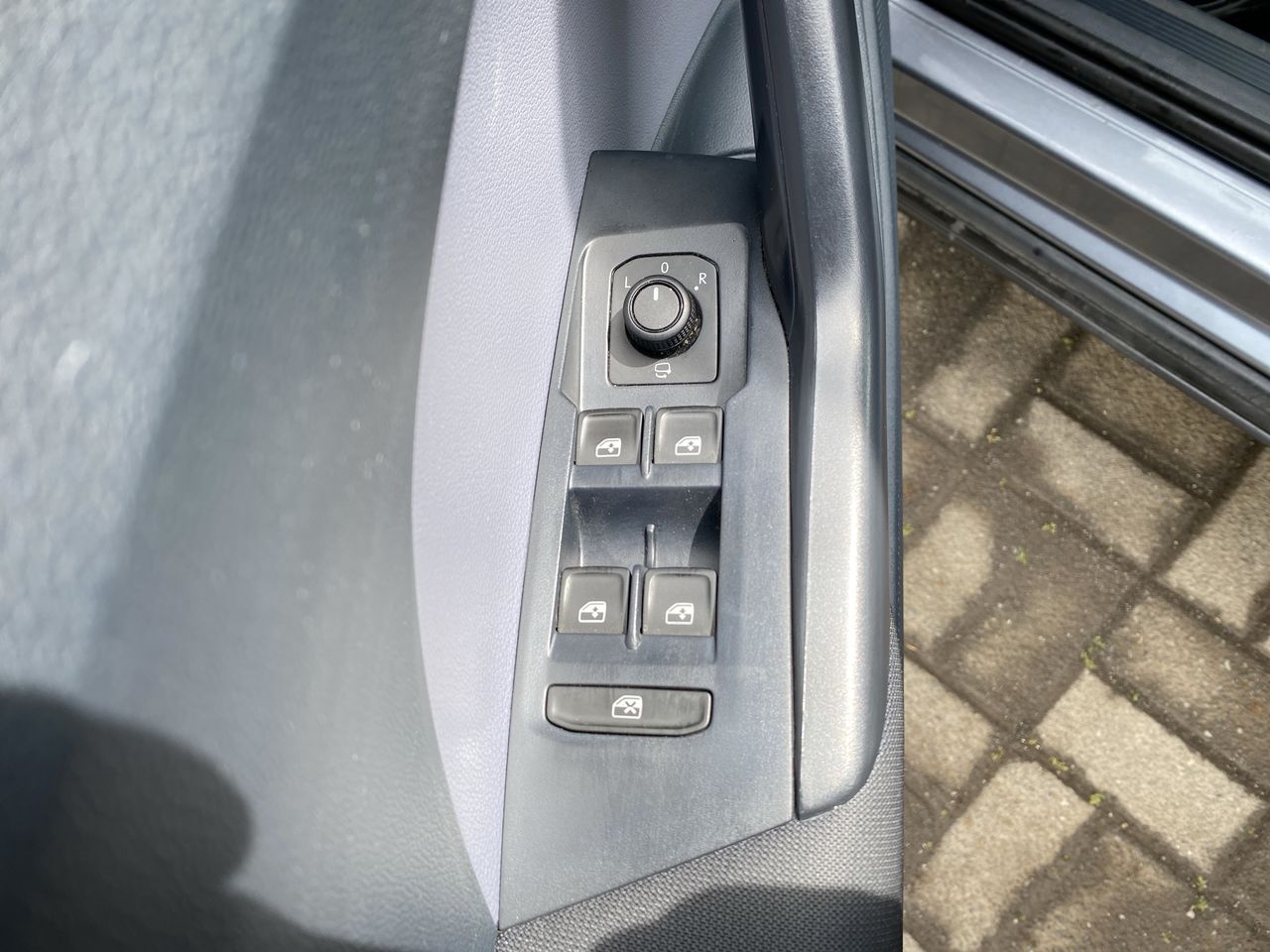 VOLKSWAGEN - 21