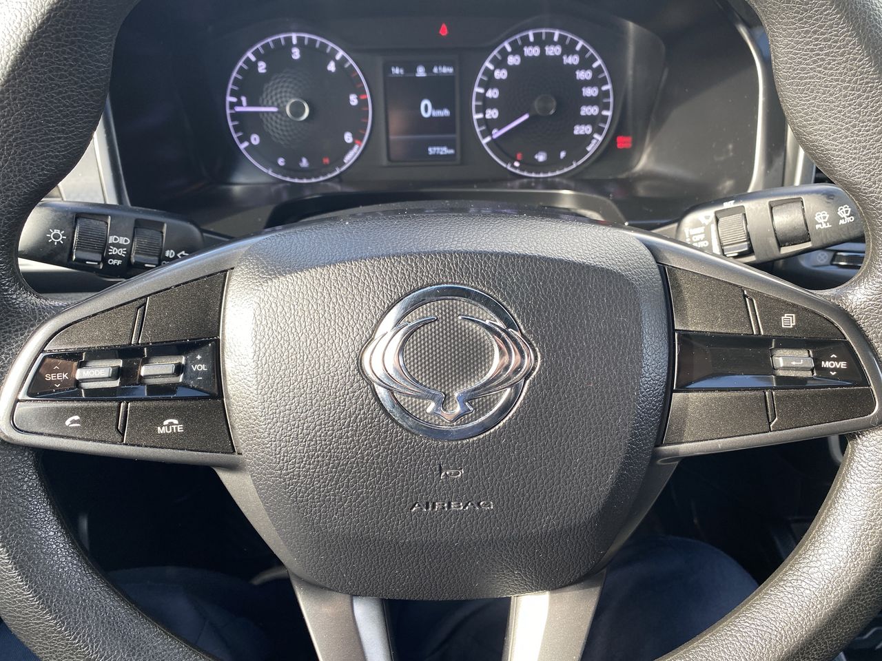 SSANGYONG - 27
