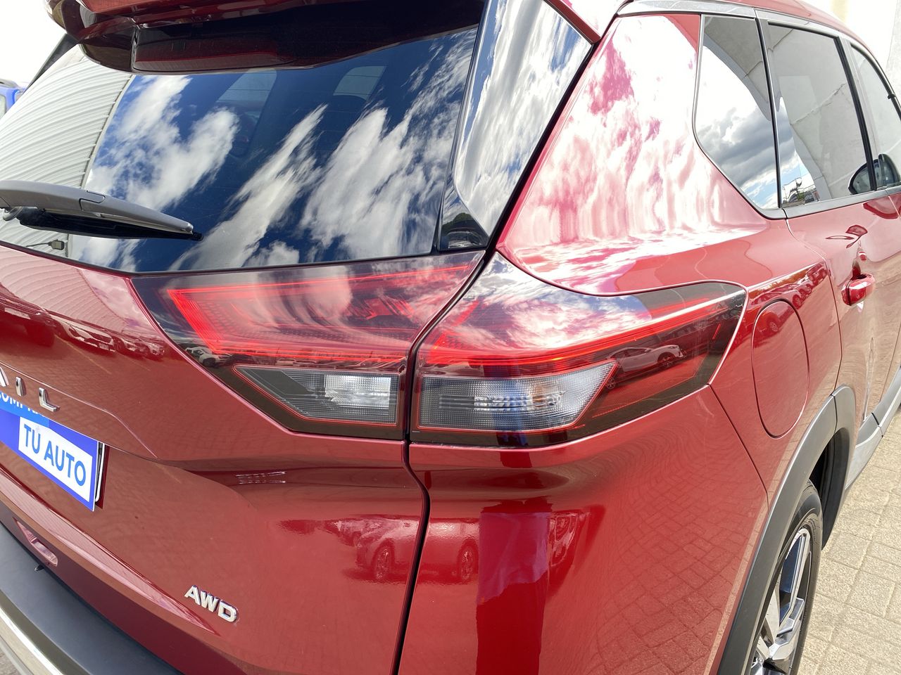 NISSAN - 18