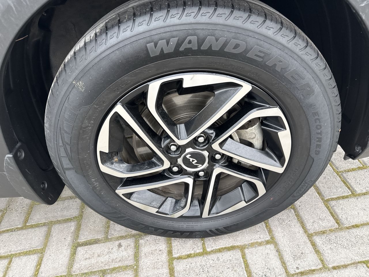KIA Carens — foto 10 de 26