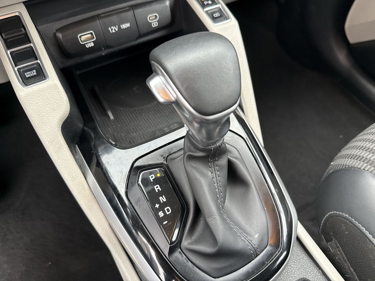 KIA Carens — foto 23 de 26