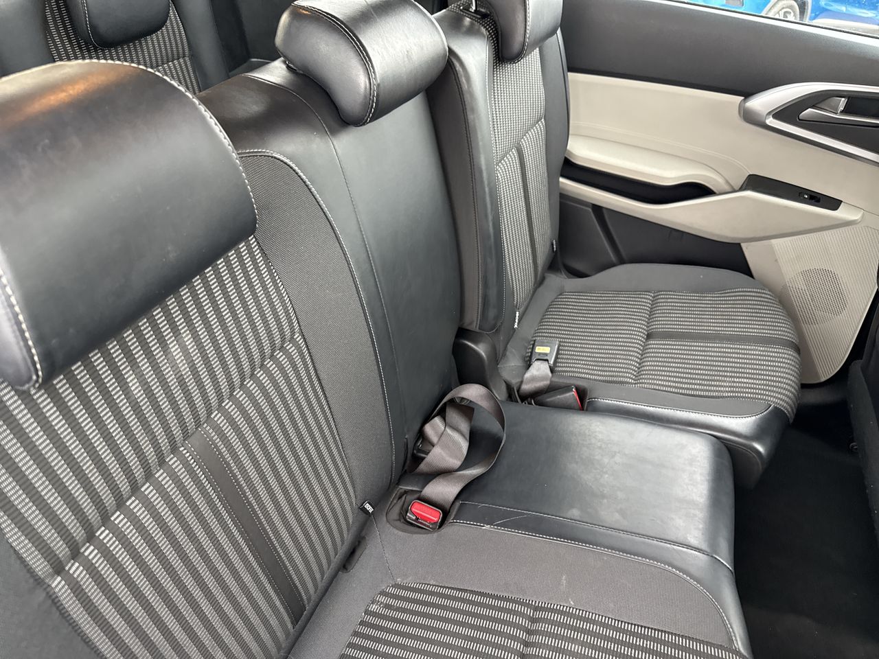 KIA Carens — foto 26 de 26
