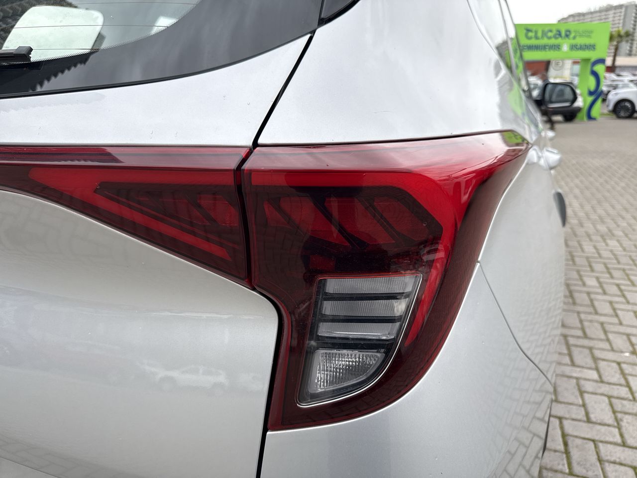 KIA Carens — foto 12 de 26