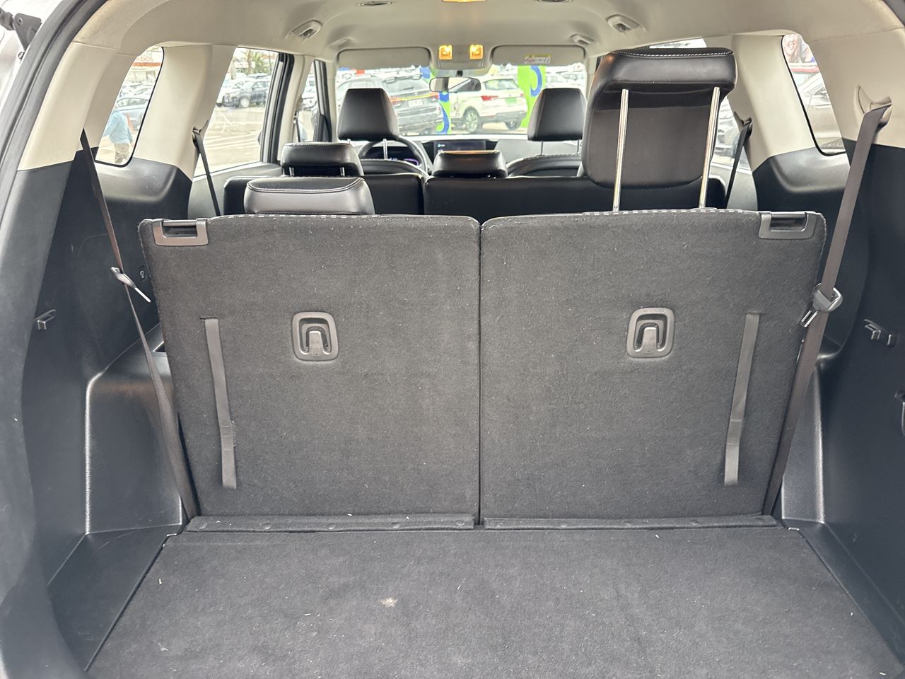 KIA Carens — foto 13 de 26
