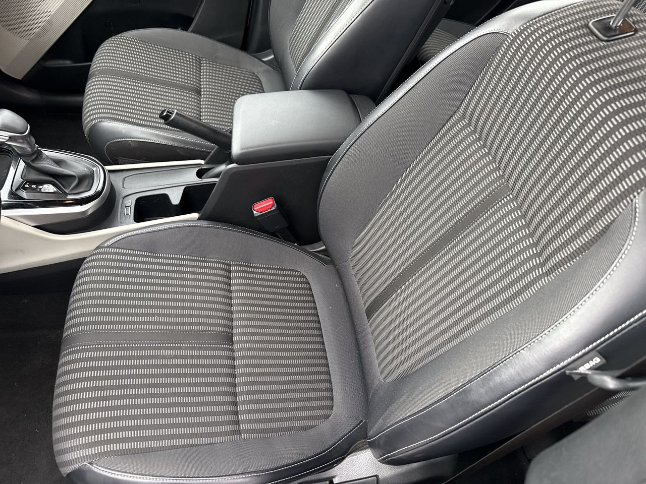 KIA Carens — foto 16 de 26