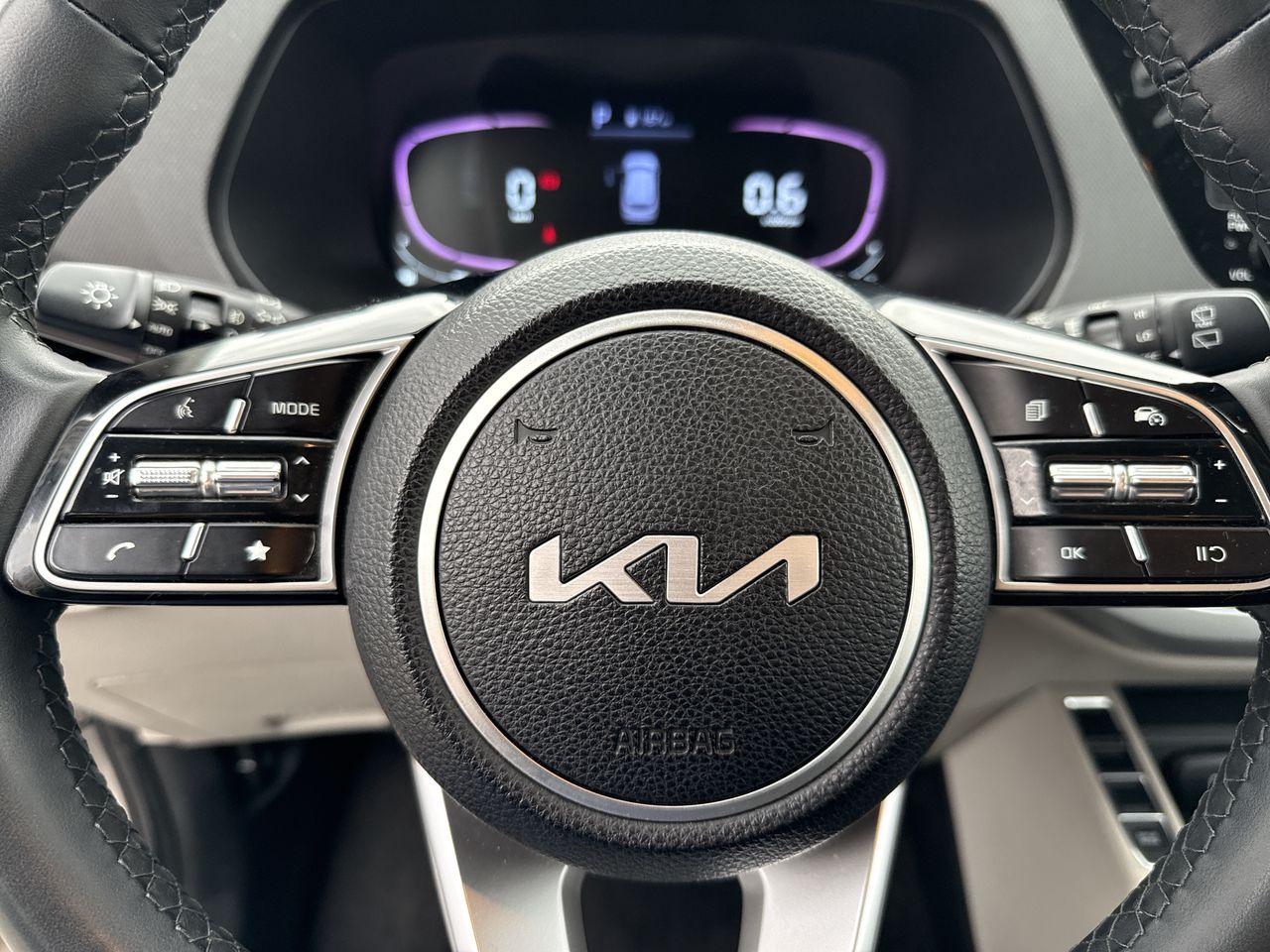 KIA Carens — foto 18 de 26
