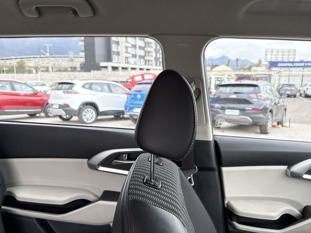 KIA Carens — foto 8 de 26