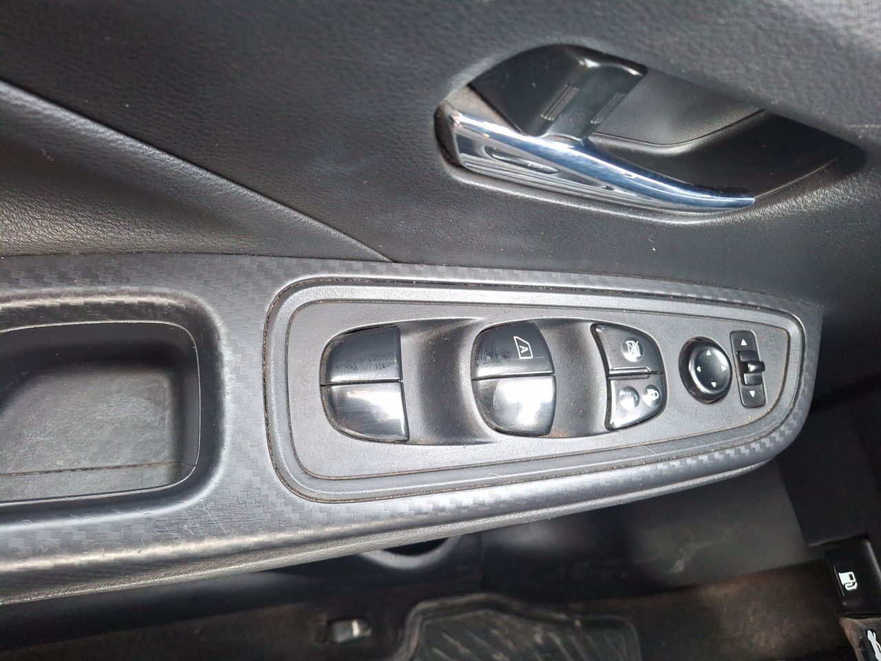 Nissan Versa — foto 14 de 20