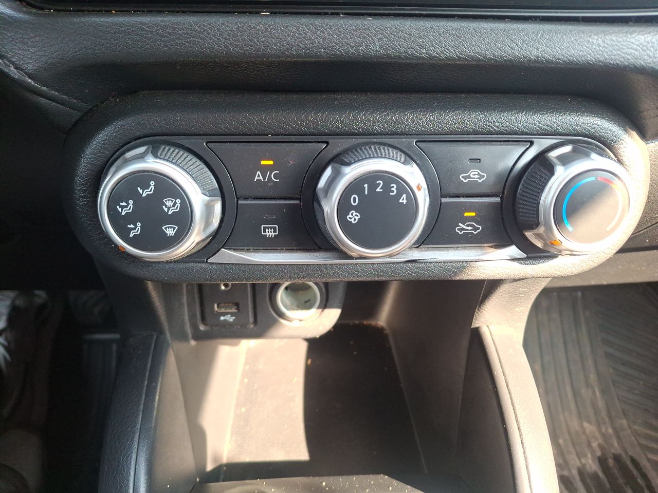 Nissan Versa — foto 18 de 20