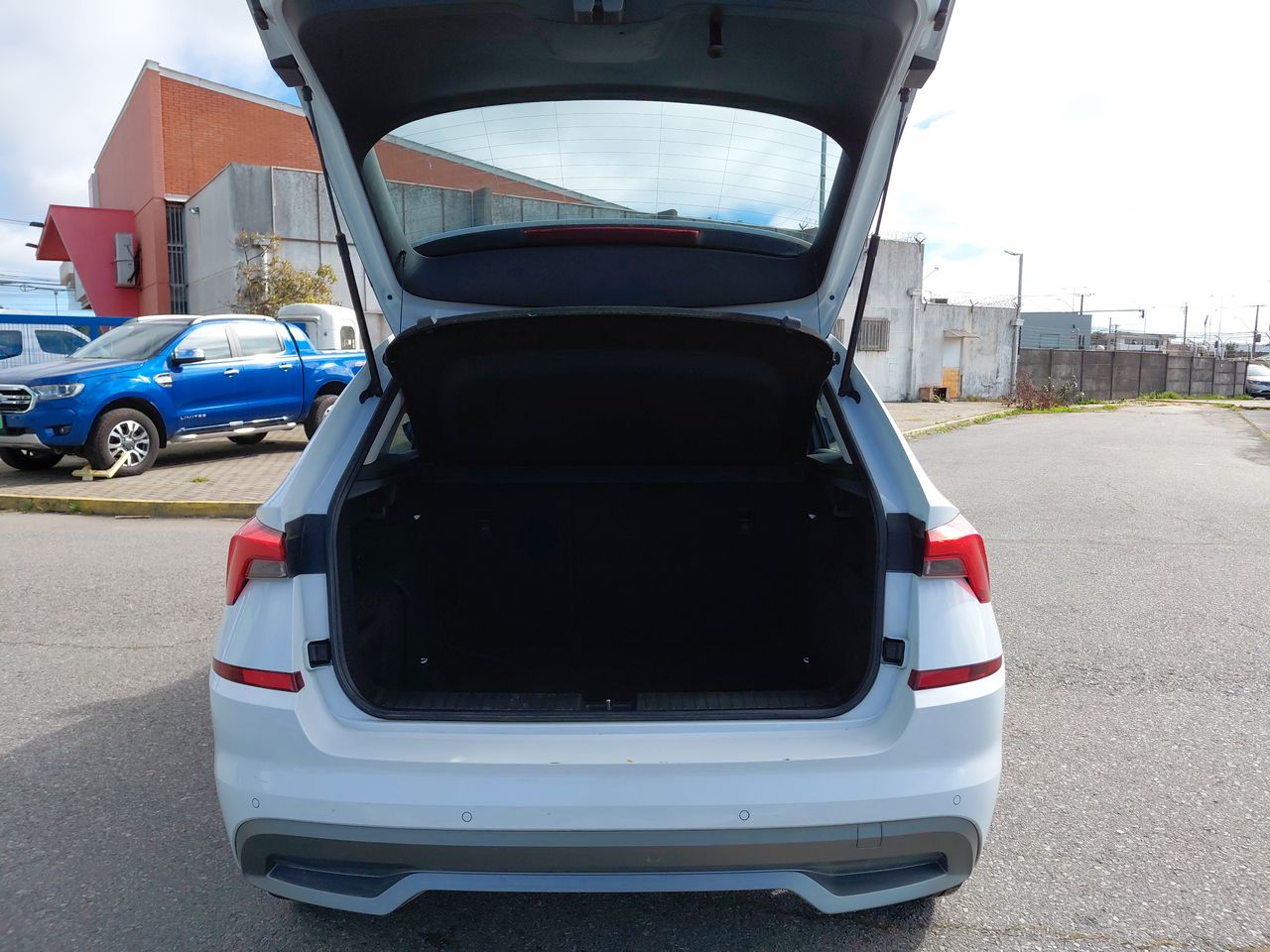 Škoda Kamiq — foto 12 de 23