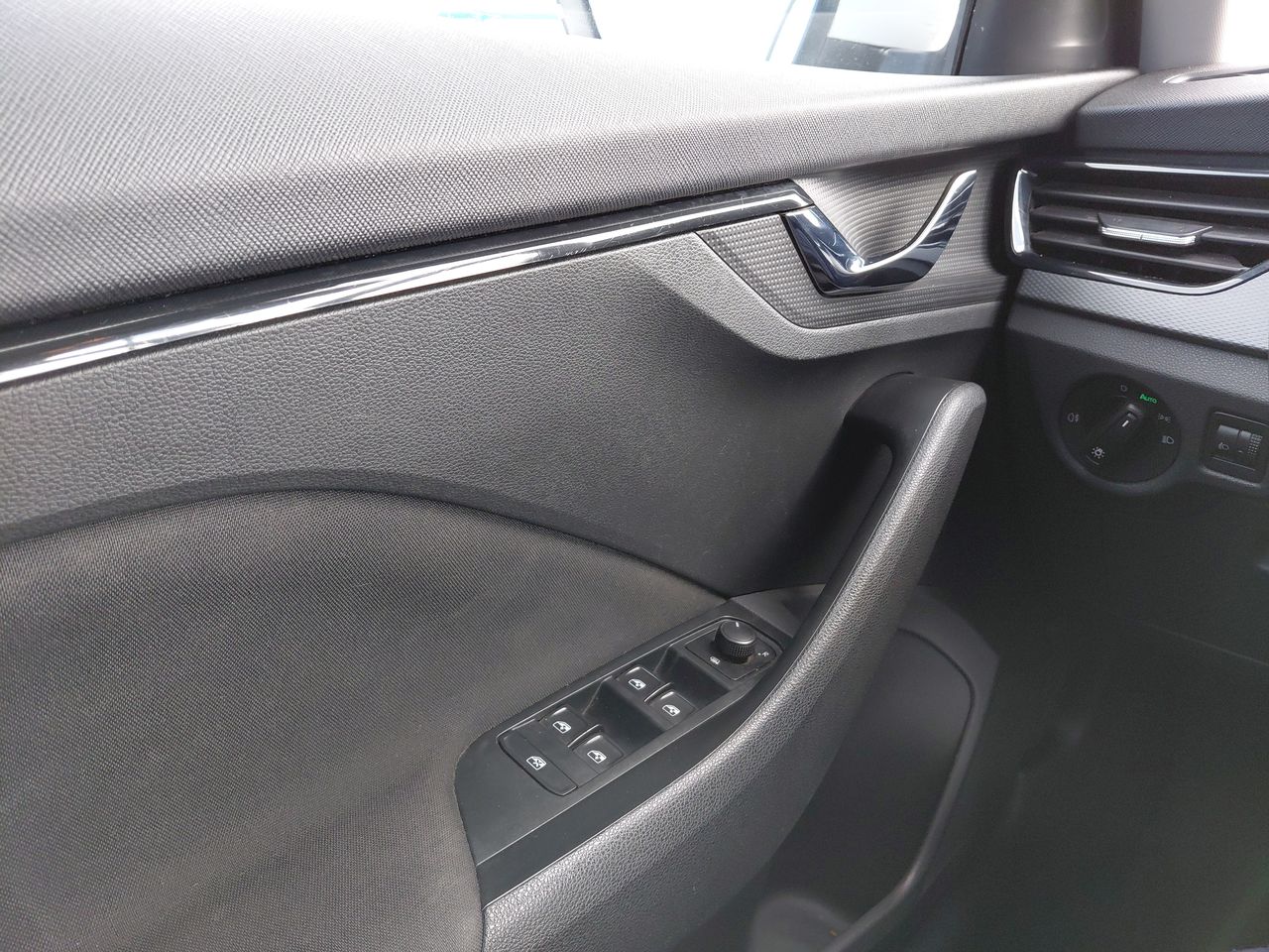 Škoda Kamiq — foto 13 de 23