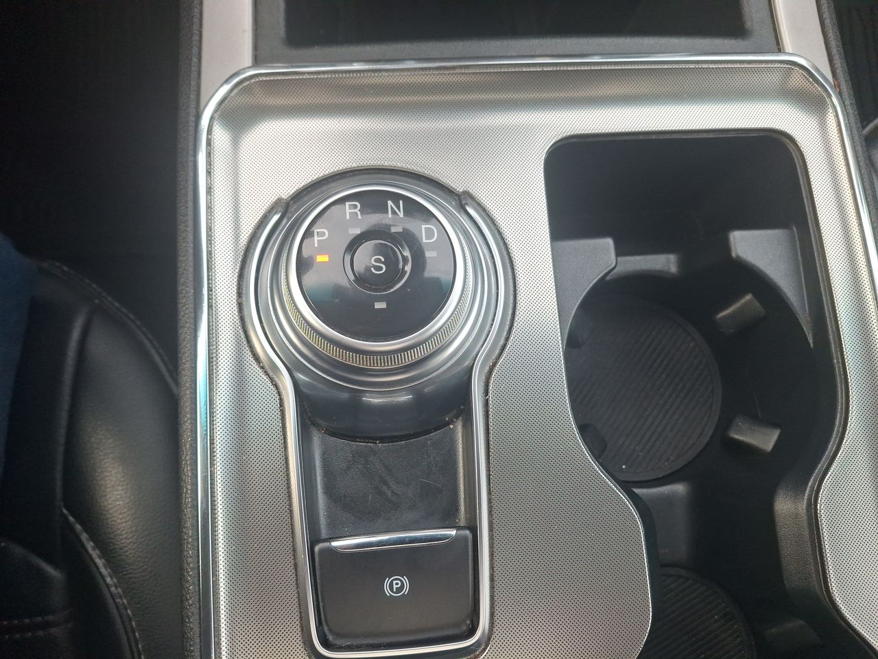 Ford Edge — foto 24 de 29