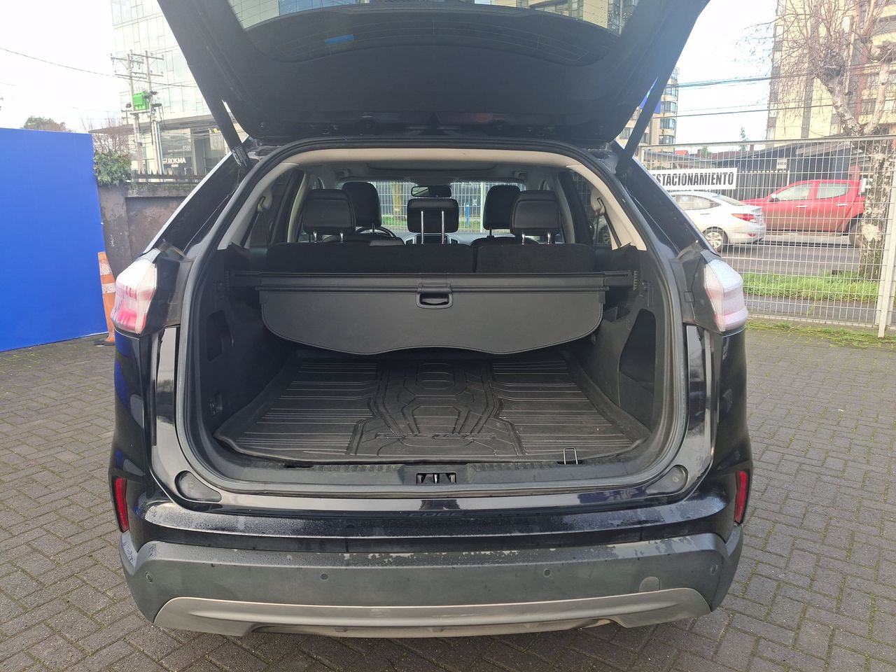 Ford Edge — foto 14 de 29