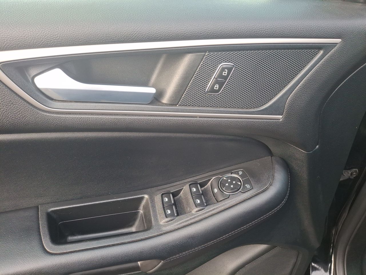 Ford Edge — foto 15 de 29