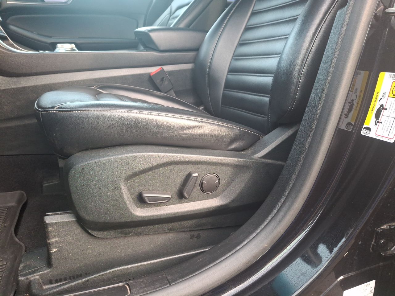 Ford Edge — foto 16 de 29