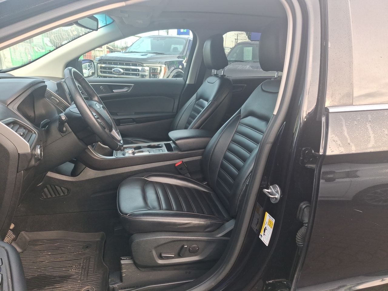 Ford Edge — foto 17 de 29