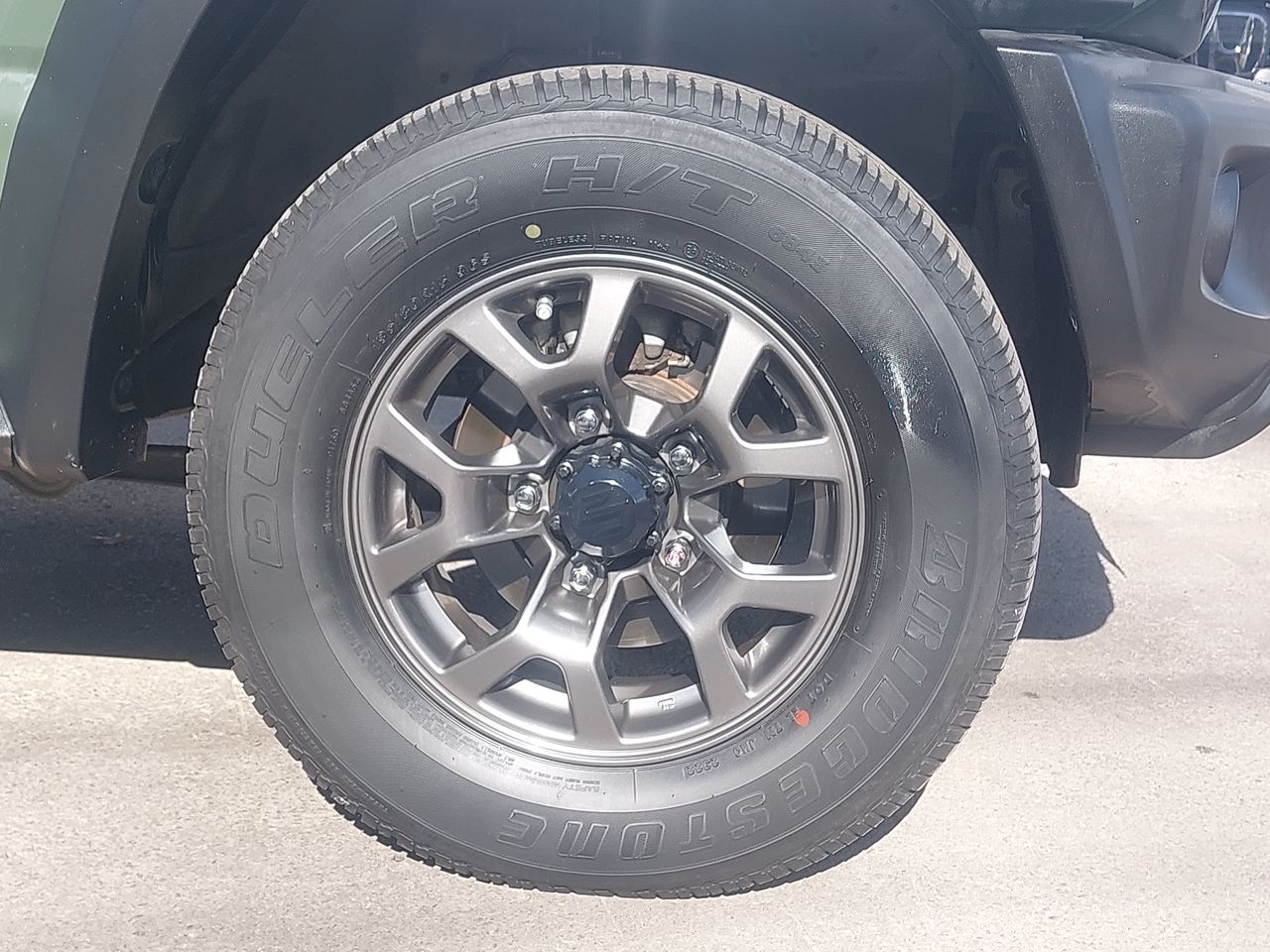 Suzuki Jimny — foto 8 de 27