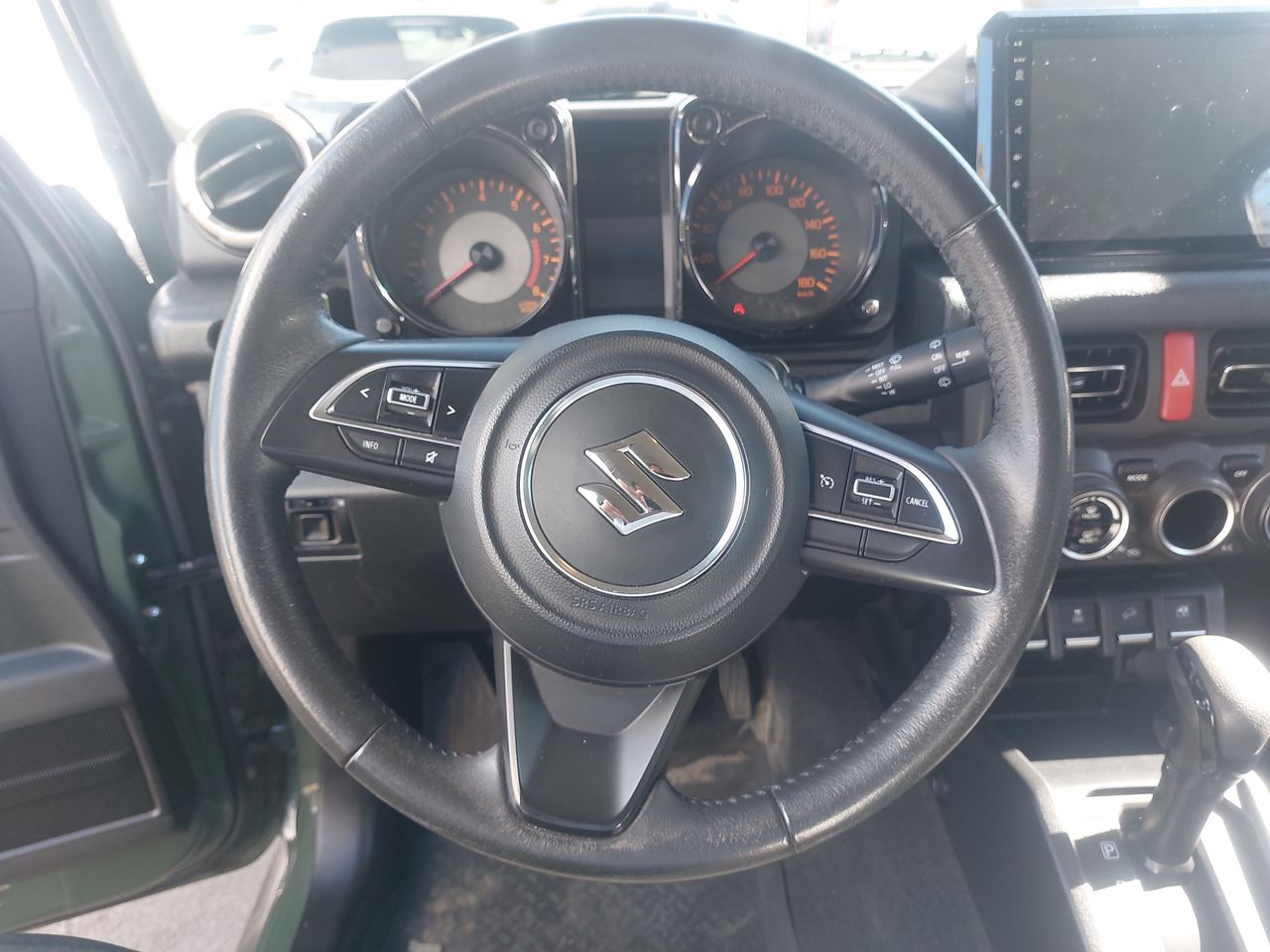 Suzuki Jimny — foto 17 de 27