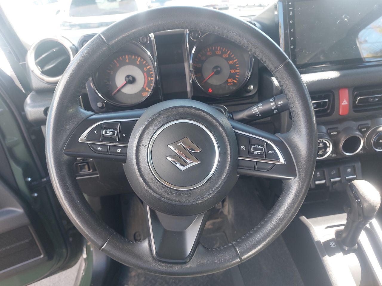 Suzuki Jimny — foto 18 de 27