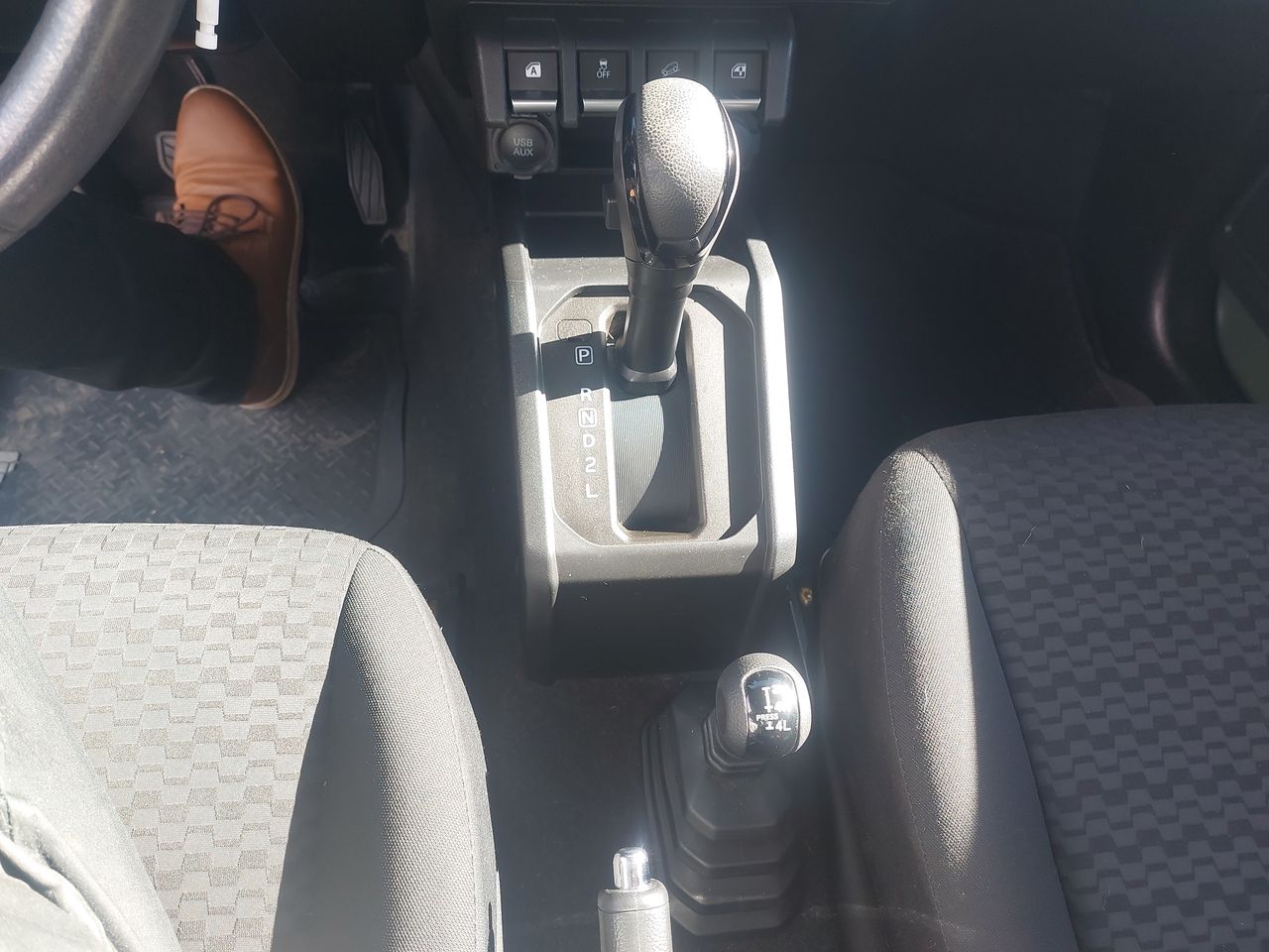 Suzuki Jimny — foto 23 de 27