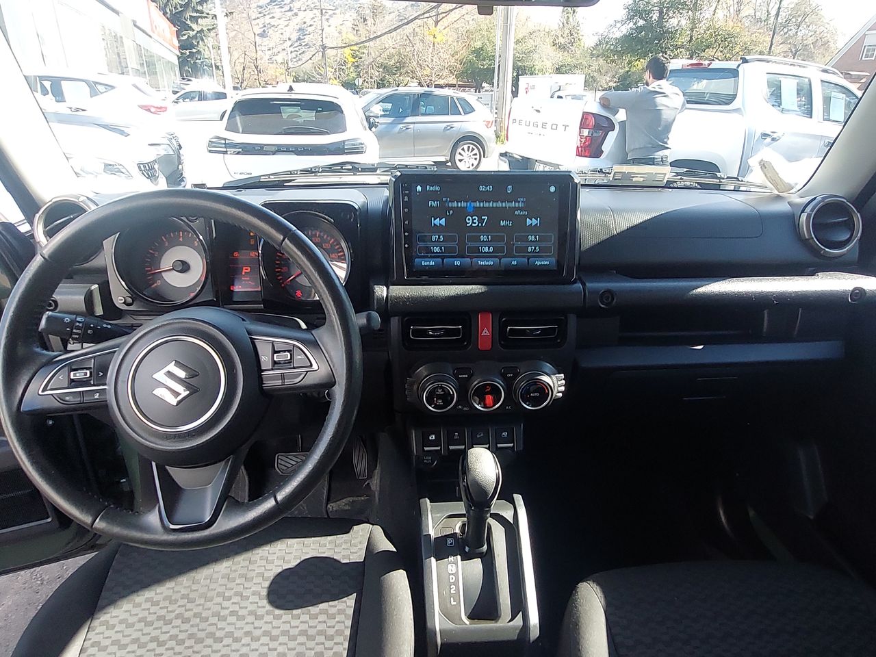 Suzuki Jimny — foto 24 de 27