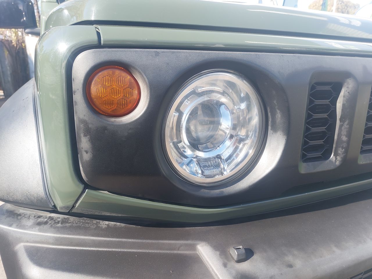 Suzuki Jimny — foto 10 de 27