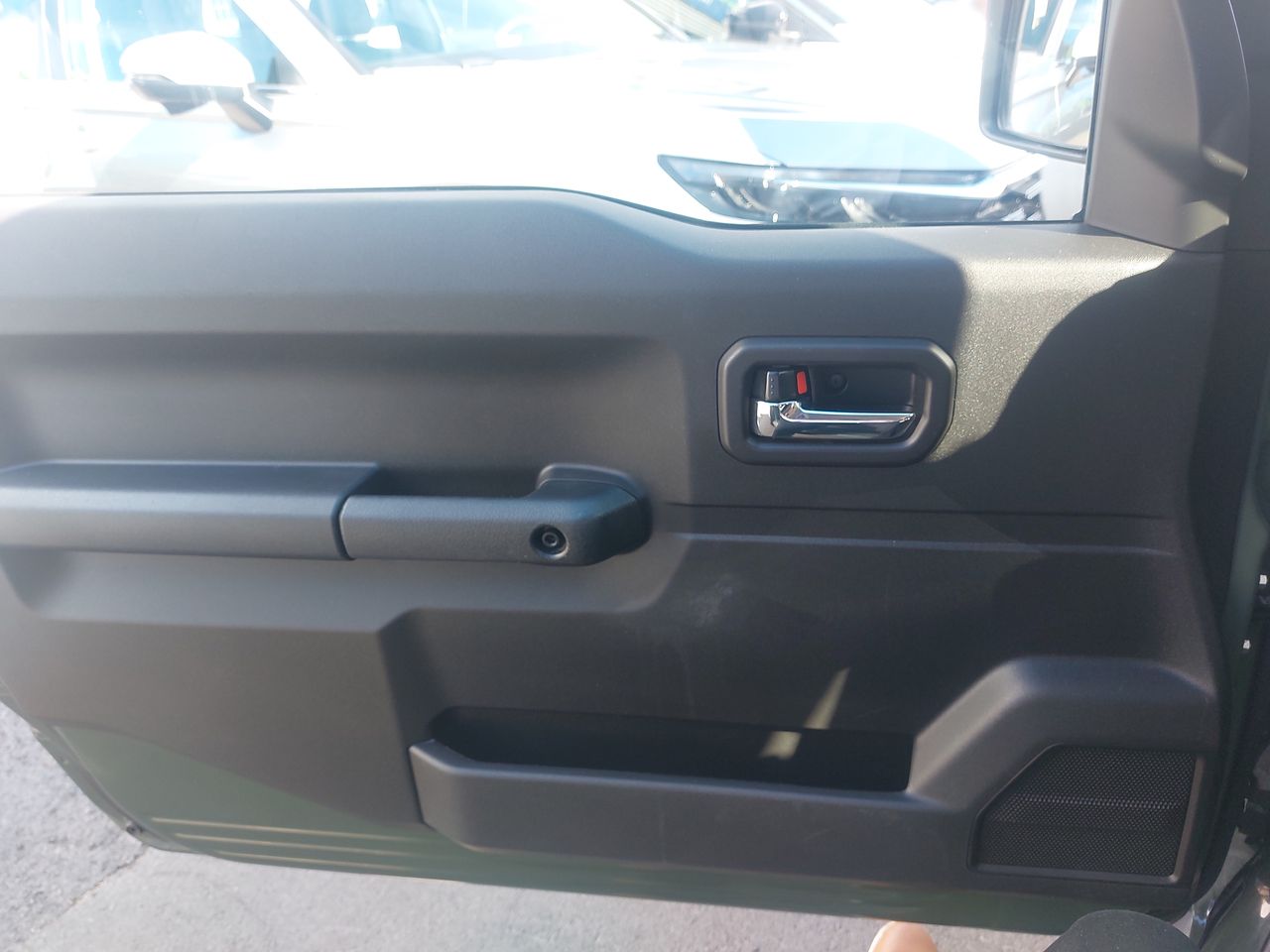 Suzuki Jimny — foto 14 de 27