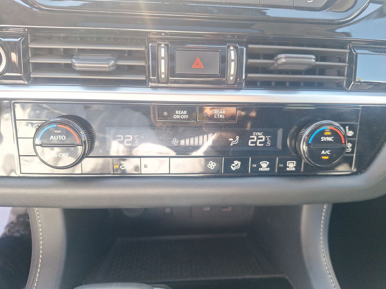 NISSAN - 23