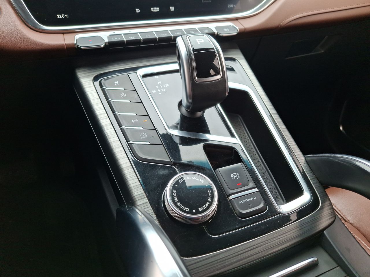 Geely Azkarra — foto 23 de 27