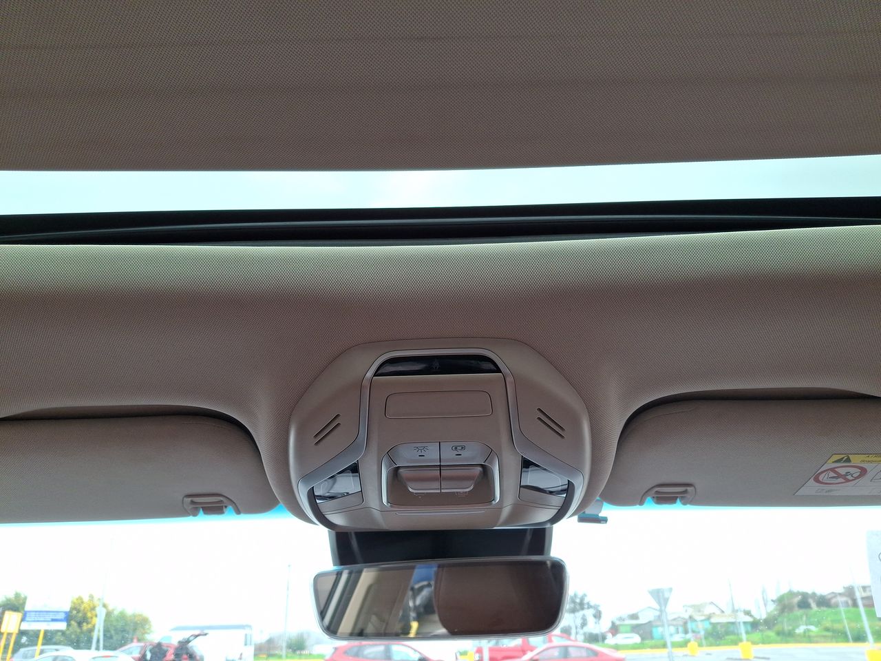 Geely Azkarra — foto 25 de 27