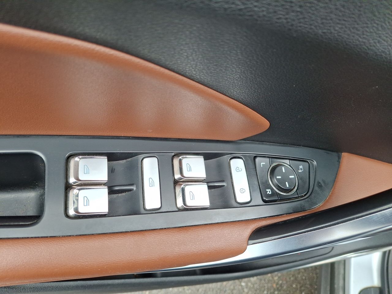 Geely Azkarra — foto 14 de 27