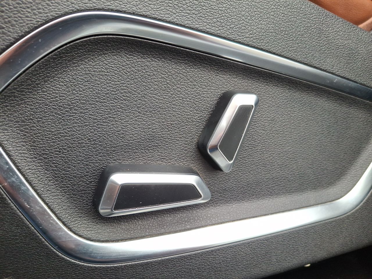 Geely Azkarra — foto 15 de 27