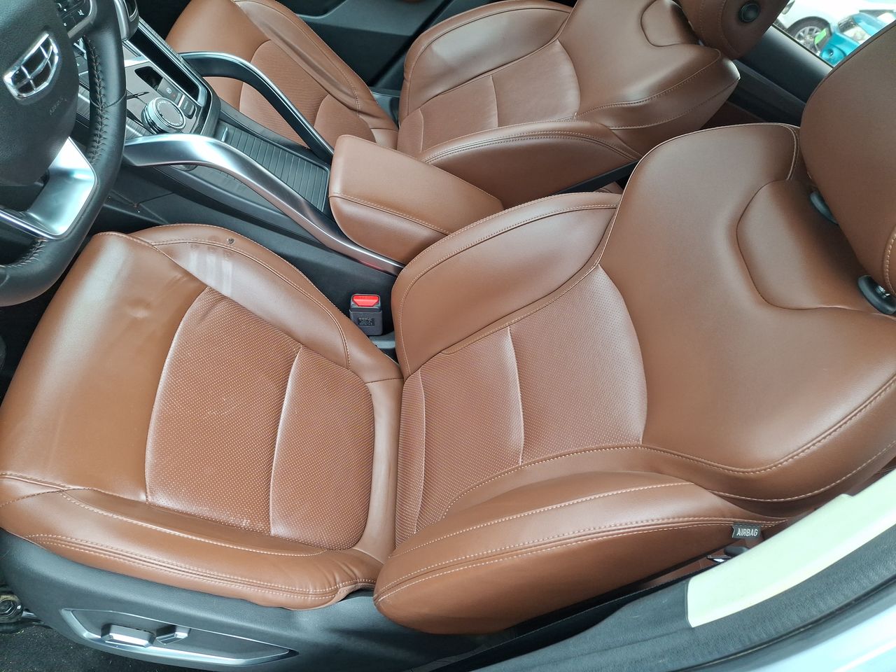 Geely Azkarra — foto 16 de 27