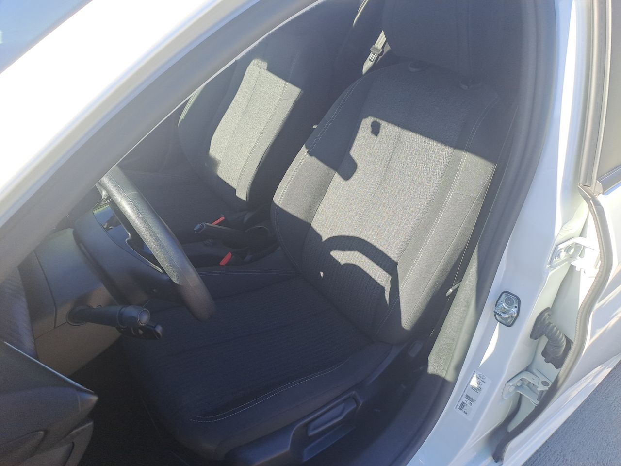 Peugeot 208 — foto 18 de 27