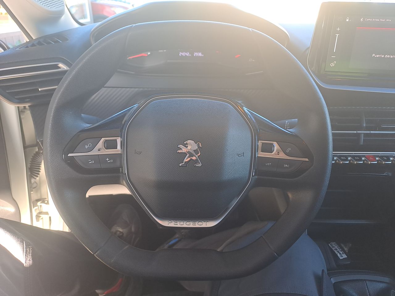 Peugeot 208 — foto 19 de 27