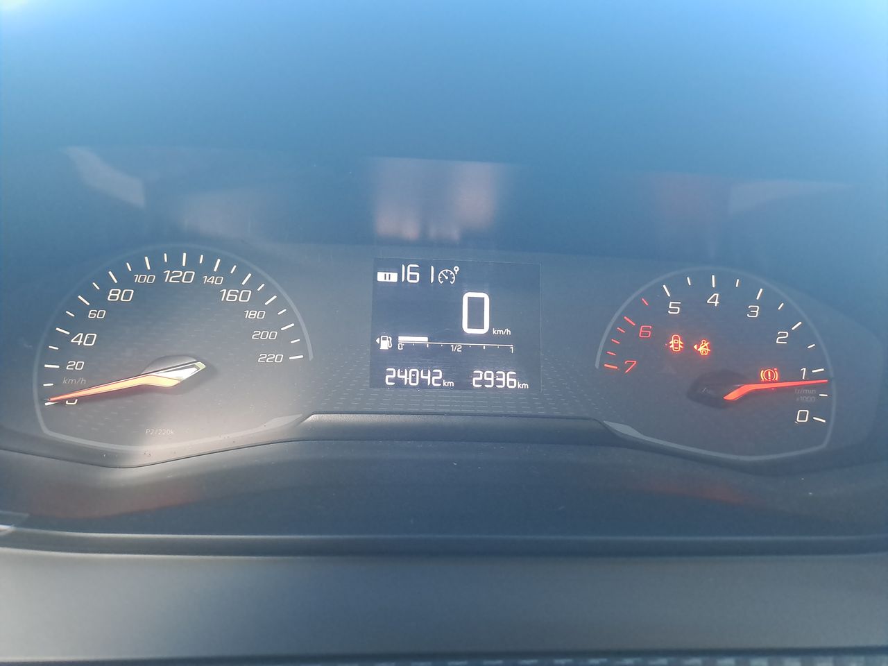 Peugeot 208 — foto 20 de 27