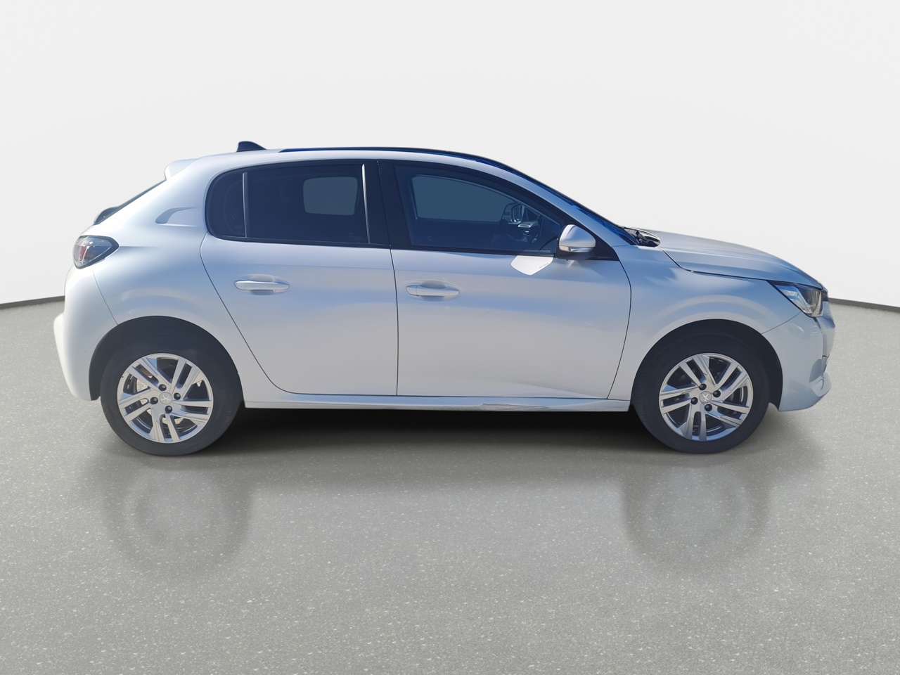Peugeot 208 — foto 9 de 27