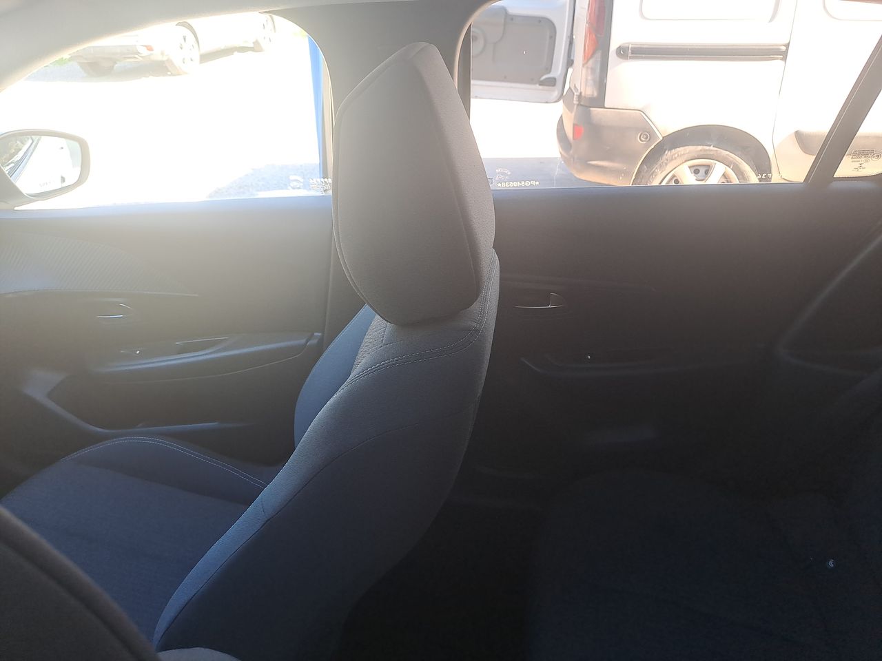 Peugeot 208 — foto 12 de 27