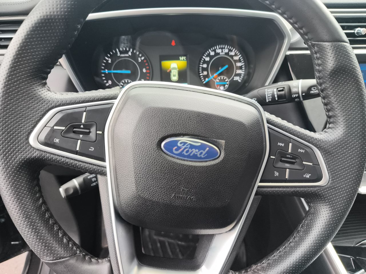 Ford Territory — foto 18 de 28