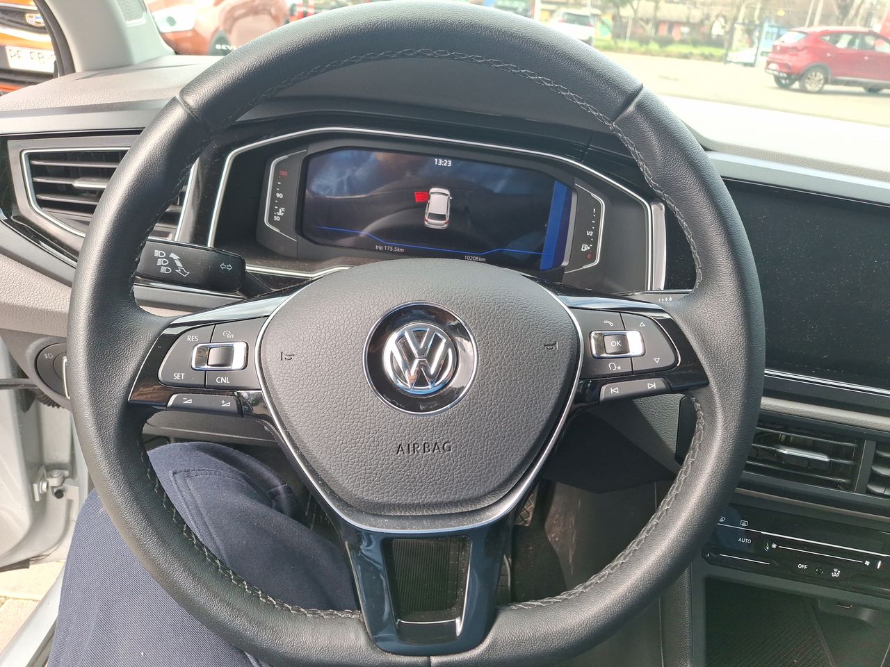 VOLKSWAGEN - 25