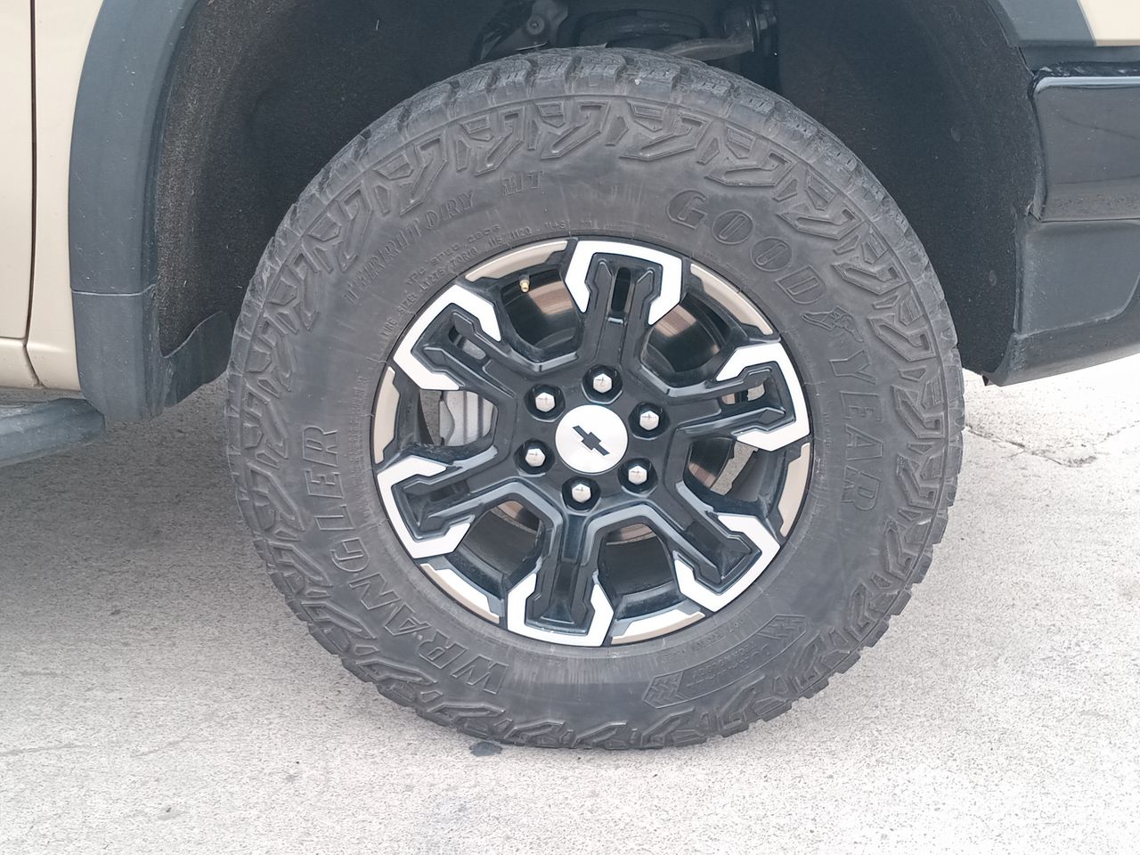 Chevrolet Silverado — foto 16 de 35