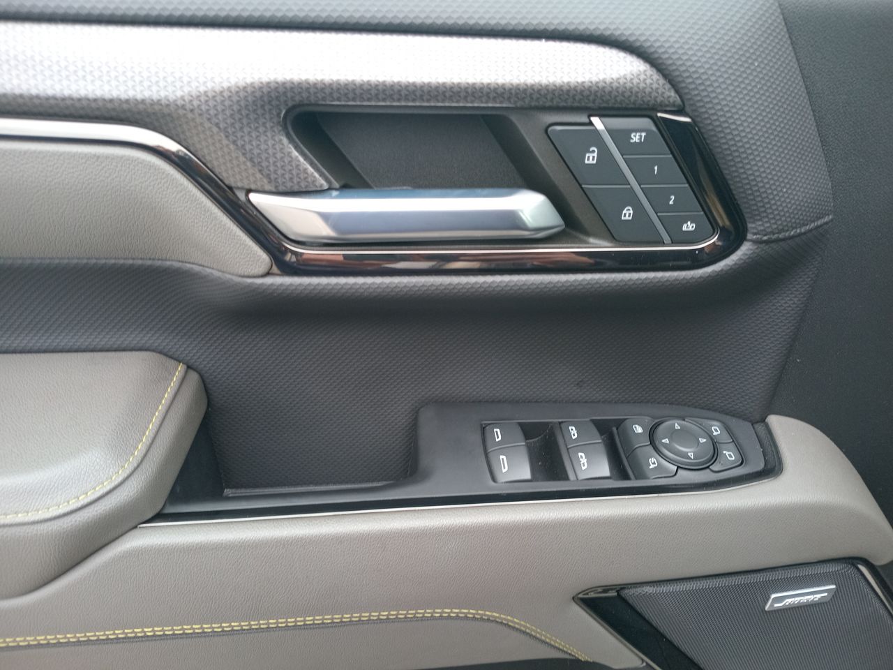 Chevrolet Silverado — foto 21 de 35