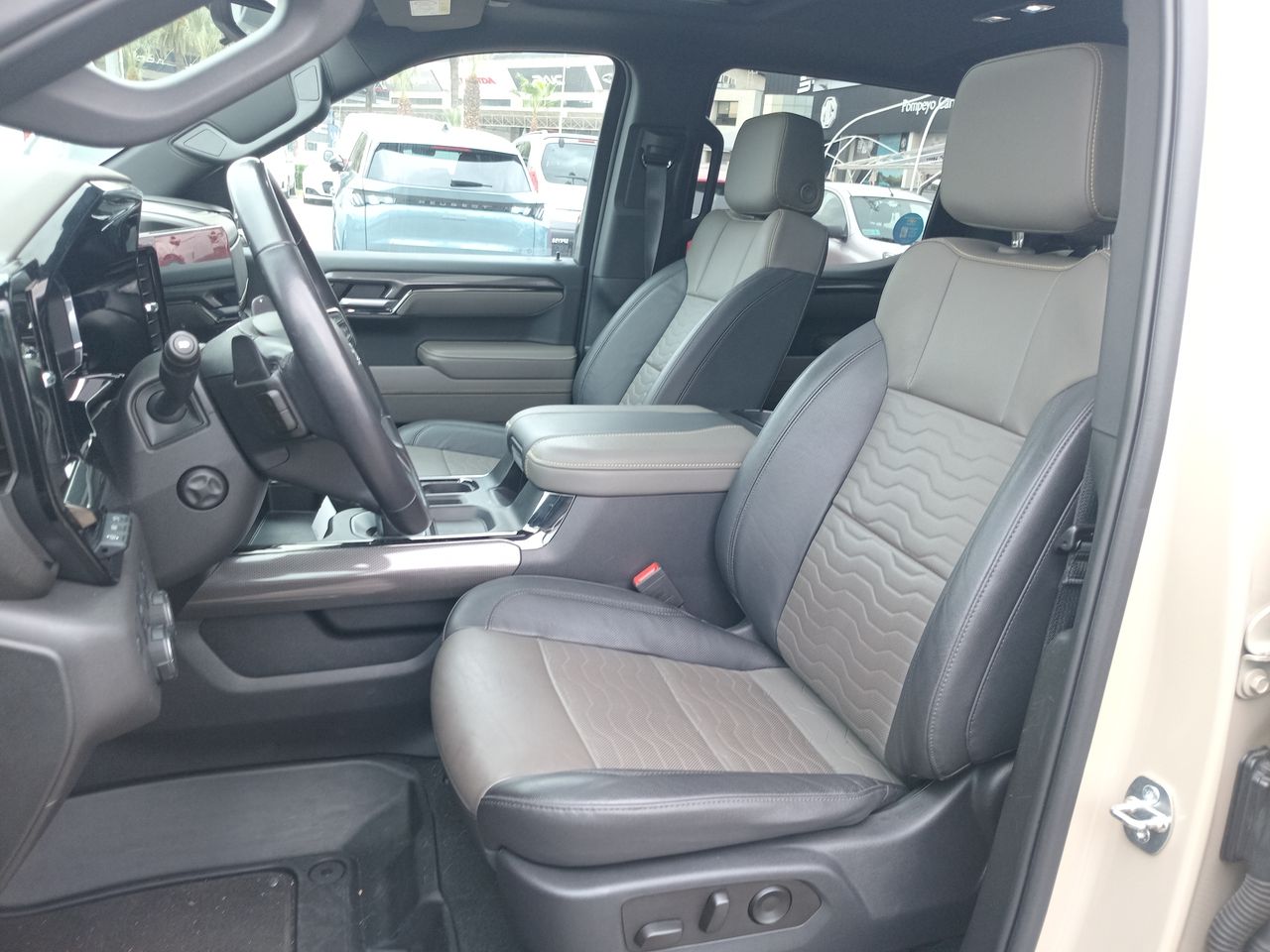 Chevrolet Silverado — foto 23 de 35