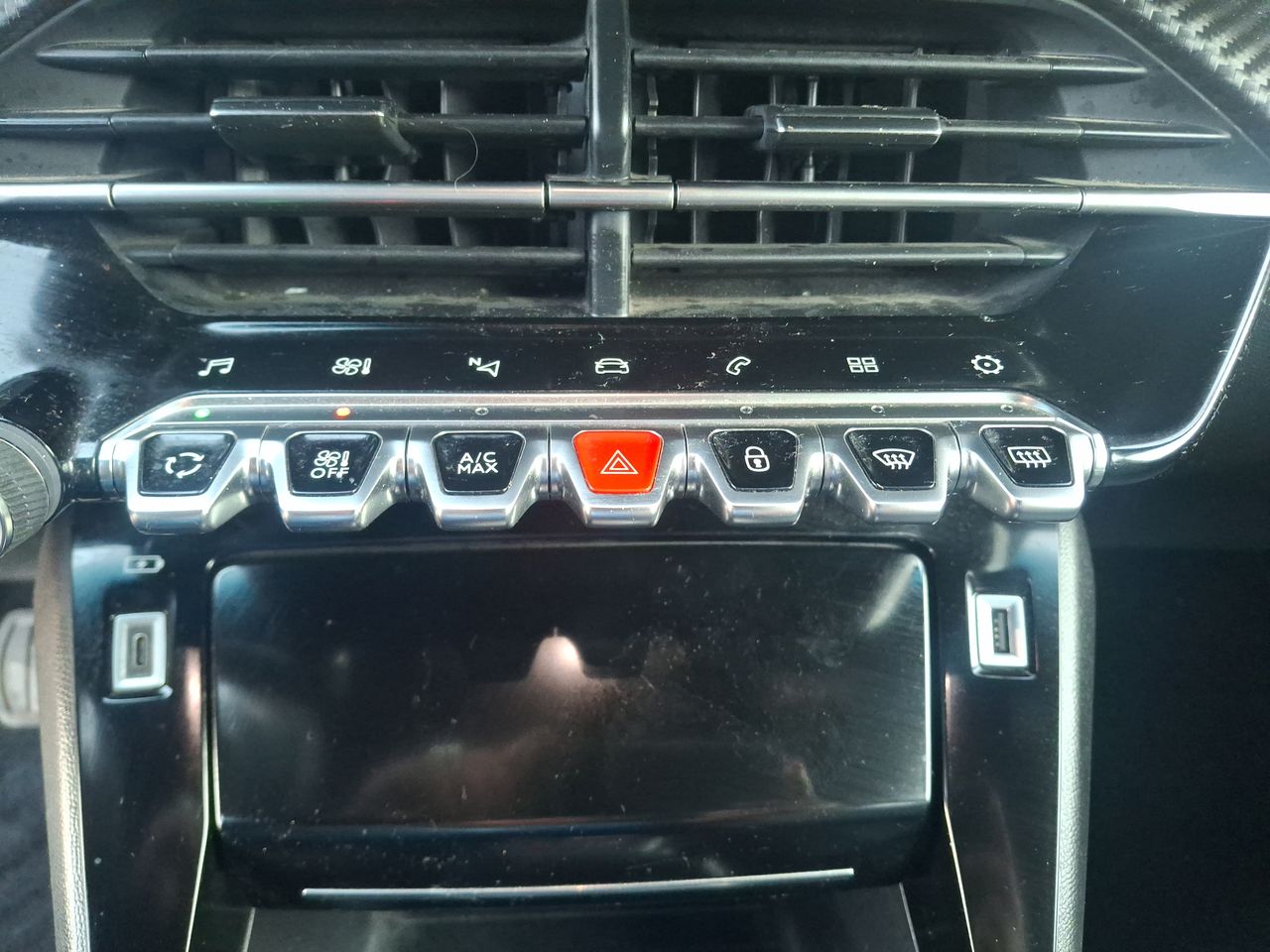 Peugeot 2008 — foto 21 de 23