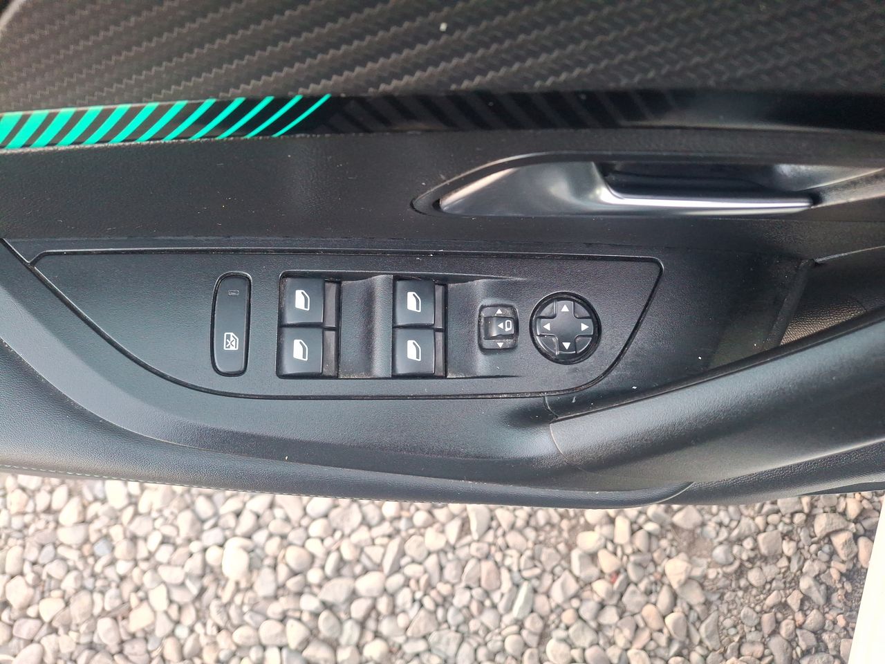 Peugeot 2008 — foto 15 de 23