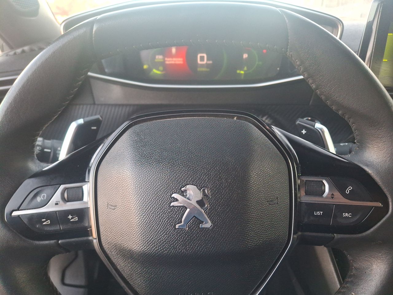 Peugeot 2008 — foto 17 de 23