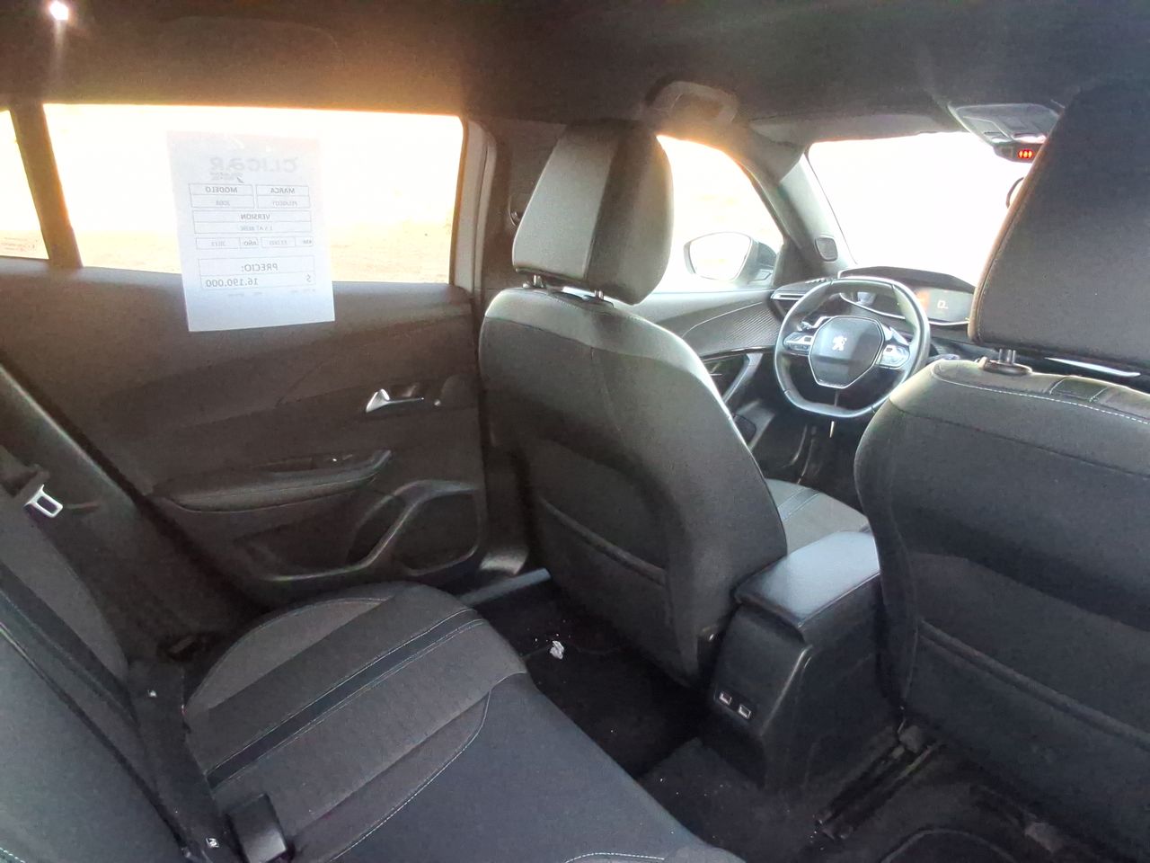 Peugeot 2008 — foto 8 de 23